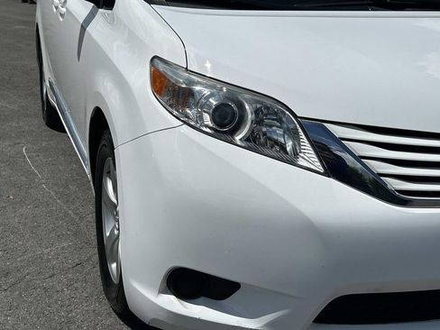 Used 2017 Toyota Sienna LE FWD image 14
