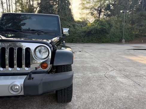 Used 2013 Jeep Wrangler Unlimited Sahara w/ Dual Top Group image 18