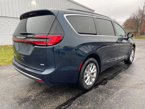Used 2022 Chrysler Pacifica Touring-L image 14