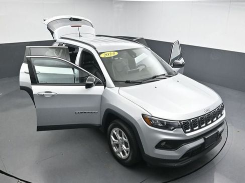 Used 2024 Jeep Compass Latitude AWD/4WD image 35