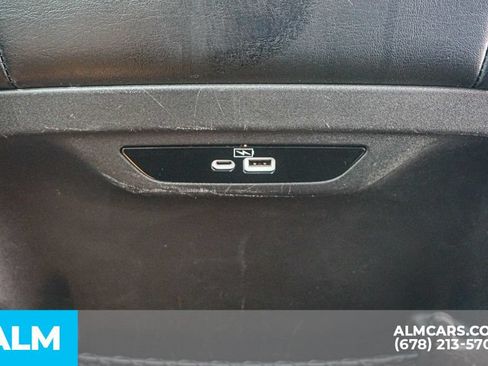 Used 2023 Chrysler Pacifica Touring-L FWD image 38