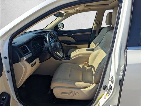 Used 2017 Toyota Highlander Limited image 10