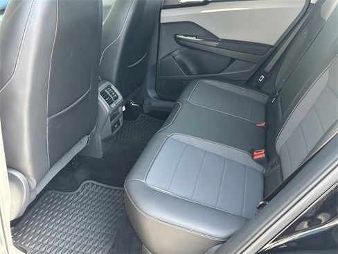 Used 2023 Volkswagen Taos SE w/ Panoramic Sunroof Package image 11