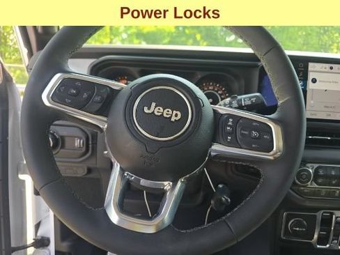 Used 2026 Jeep Wrangler Unlimited Sahara AWD/4WD image 11