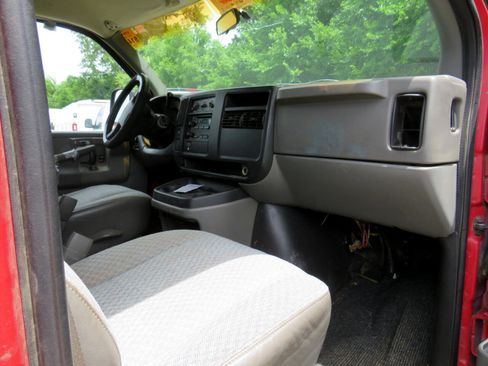 Used 2003 Chevrolet Express 2500 Passenger w/ LS Preferred Equipment Group image 11