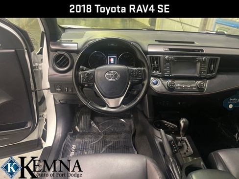 Used 2018 Toyota RAV4 SE image 14
