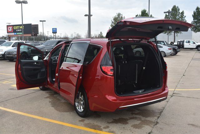 New 2026 Chrysler Pacifica Select FWD image 17