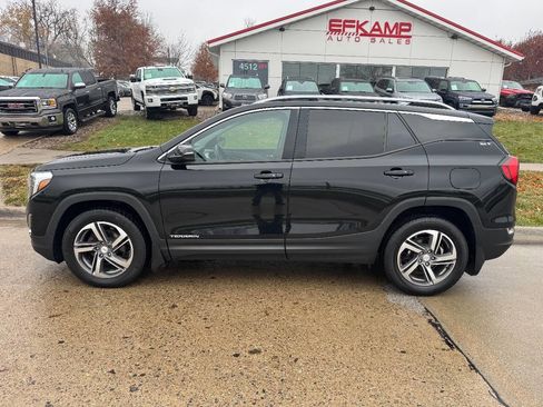 Used 2020 GMC Terrain SLT w/ Preferred Package image 2