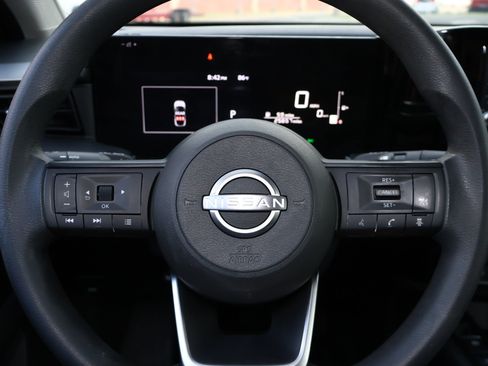 Used 2025 Nissan Kicks S AWD/4WD image 11