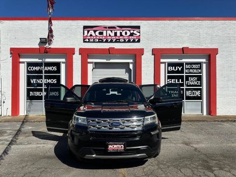 Used 2018 Ford Explorer XLT image 45