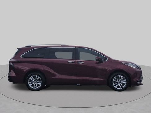 Certified 2026 Toyota Sienna Limited FWD image 4