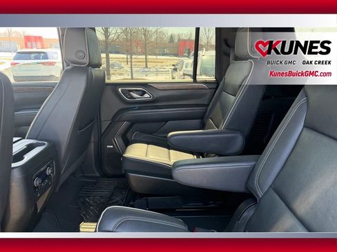 Used 2023 Chevrolet Suburban Premier AWD/4WD image 13