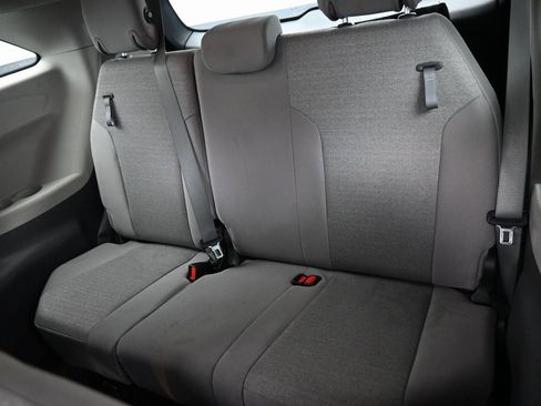 Used 2024 Toyota Sienna LE image 28