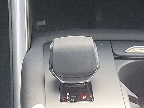 New 2025 Land Rover Discovery Metropolitan Edition image 19