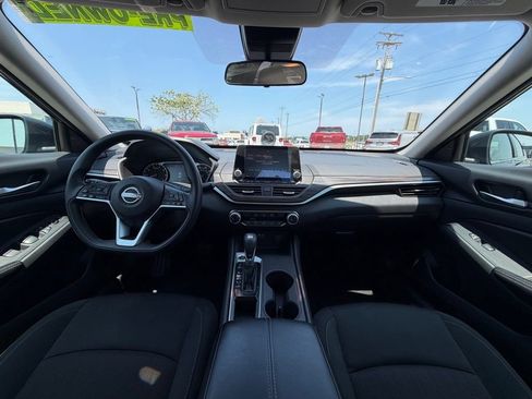 Used 2025 Nissan Altima 2.5 SV FWD image 30