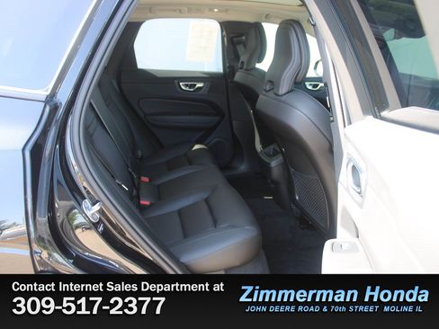 Used 2025 Volvo XC60 B5 Core AWD/4WD image 8