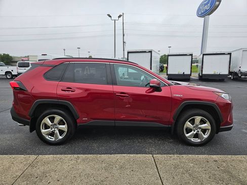 Used 2021 Toyota RAV4 XLE Premium AWD/4WD image 5