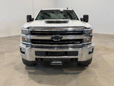 Used 2019 Chevrolet Silverado 2500 LT image 3