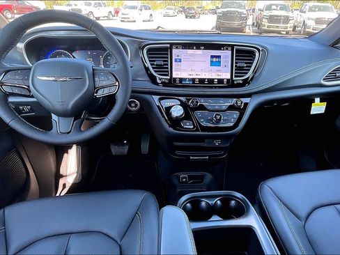 New 2026 Chrysler Pacifica Select image 5