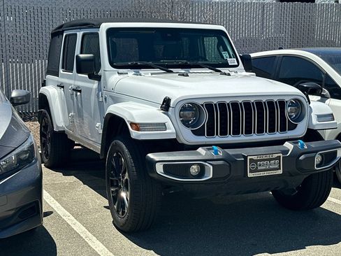 Used 2024 Jeep Wrangler Unlimited Sahara AWD/4WD image 2