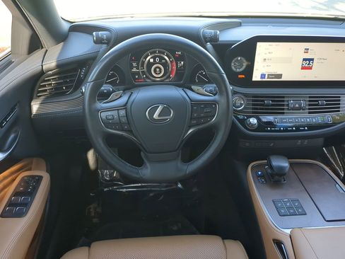 Used 2023 Lexus LS 500 w/ Accessory Package (Z2) image 16