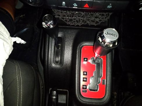 Used 2017 Jeep Wrangler Unlimited Sahara w/ Connectivity Group image 7