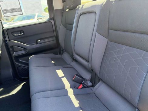 Used 2025 Nissan Frontier SV RWD image 23