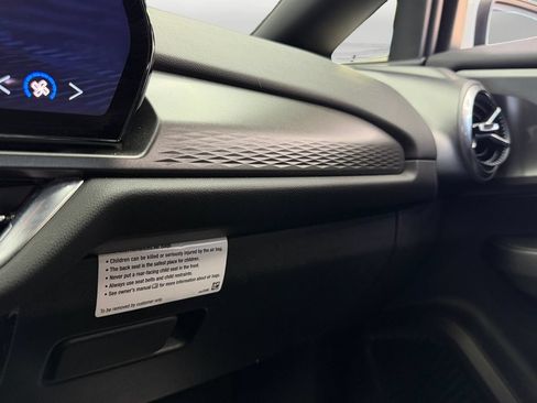 Used 2025 Chevrolet Equinox EV LT FWD image 22