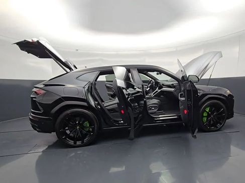 Used 2022 Lamborghini Urus AWD/4WD image 14