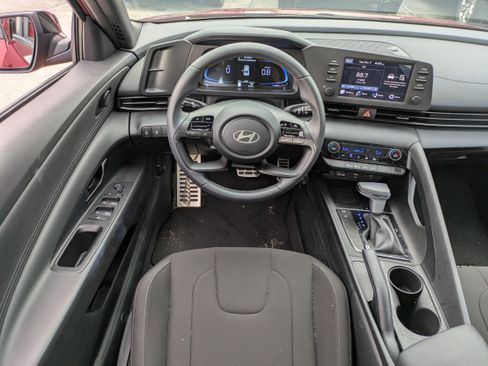 Used 2025 Hyundai Elantra Sport image 16