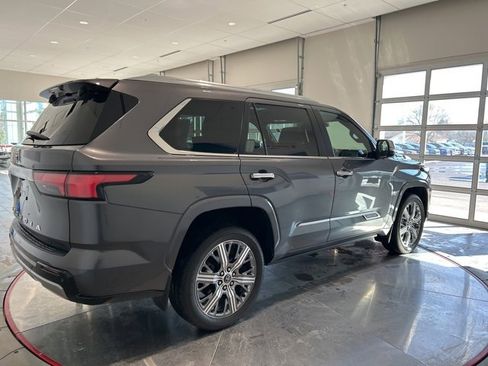 Used 2024 Toyota Sequoia Capstone image 7