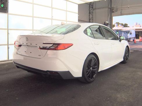 Used 2025 Toyota Camry SE FWD image 7