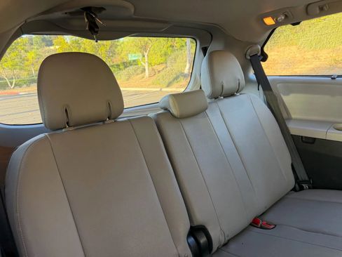 Used 2015 Toyota Sienna XLE image 18