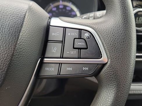 Used 2021 Toyota Highlander L FWD image 22