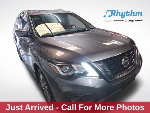 Used 2020 Nissan Pathfinder S image 1