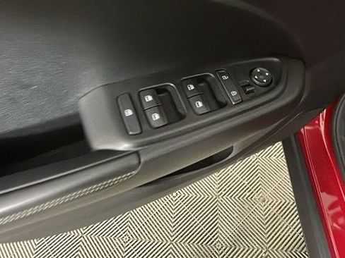 Used 2022 Hyundai Venue Limited w/ Cargo Package FWD image 11