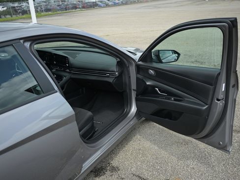 Used 2021 Hyundai Elantra SEL w/ Convenience Package FWD image 40