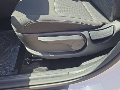 New 2026 Kia Sportage LX FWD image 20