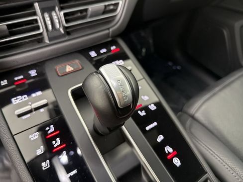 Certified 2024 Porsche Macan AWD/4WD image 33