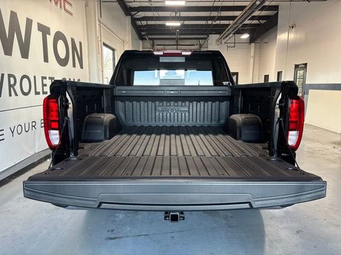 New 2026 GMC Sierra 1500 SLE w/ Preferred Package AWD/4WD image 32