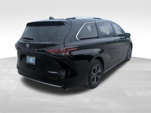 Used 2026 Toyota Sienna Platinum AWD/4WD image 3