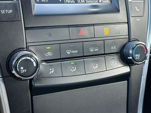 Used 2015 Toyota Camry SE w/ Moonroof Package image 20