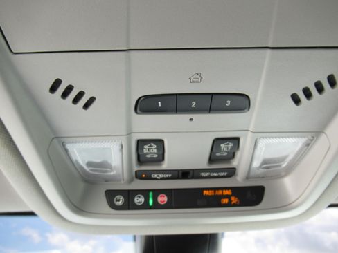 Used 2023 GMC Acadia AT4 w/ Technology Package AWD/4WD image 29
