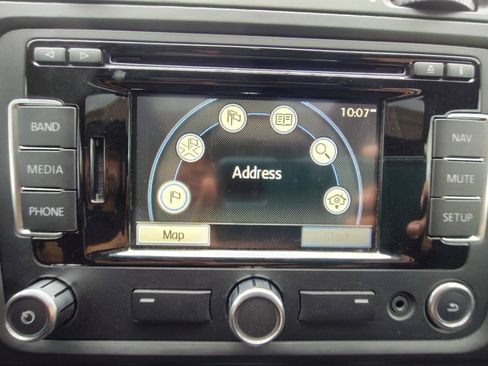 Used 2012 Volkswagen Golf 2-Door FWD image 25