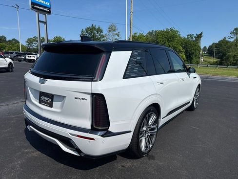Used 2026 Cadillac Vistiq Platinum w/ LPO, Floor Liner Package AWD/4WD image 10