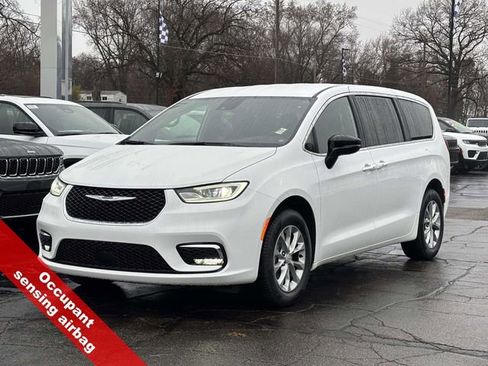 New 2026 Chrysler Pacifica Select image 35