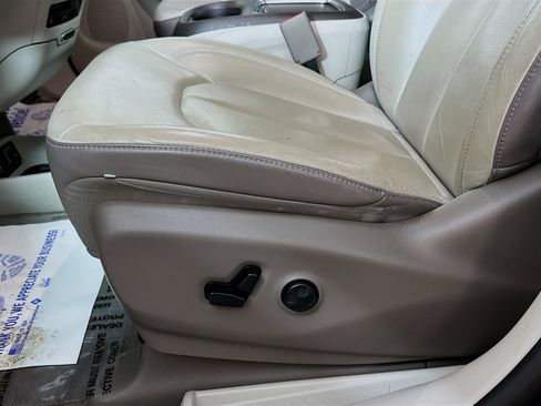 Used 2019 Chrysler Pacifica Touring-L Plus image 19