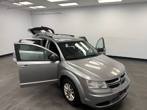 Used 2017 Dodge Journey SE w/ Flexible Seating Group FWD image 29