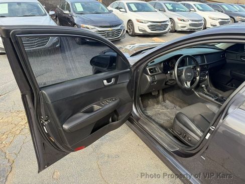 Used 2018 Kia Optima S w/ Panoramic Sunroof Package image 9