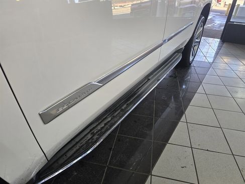 Used 2015 Cadillac Escalade ESV Luxury image 40